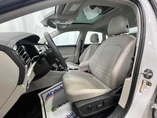 Photo of 2024 Opal White Pearl Effect Volkswagen Jetta