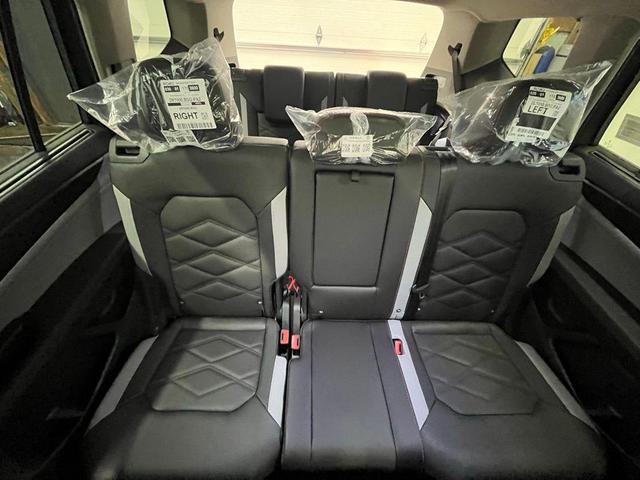 Photo of 2025 Avocado Green Pearl Volkswagen Atlas