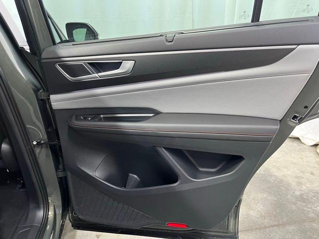 Photo of 2025 Avocado Green Pearl Volkswagen Atlas
