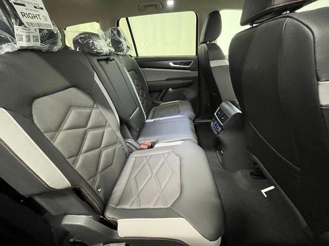 Photo of 2025 Avocado Green Pearl Volkswagen Atlas