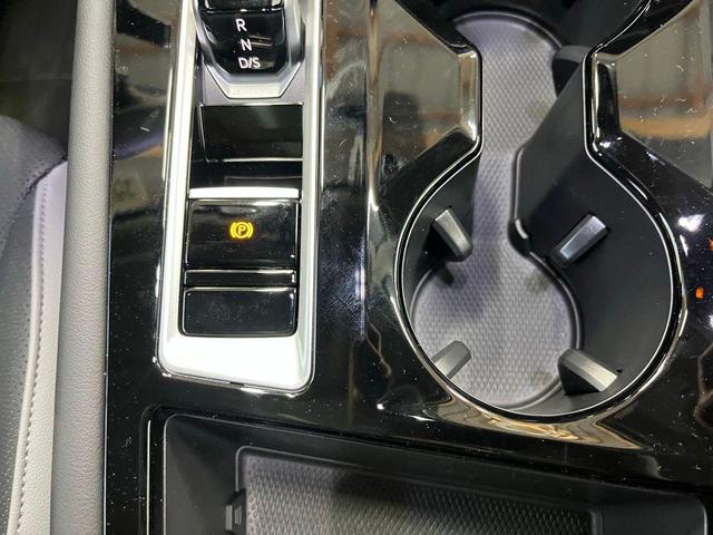 Photo of 2025 Avocado Green Pearl Volkswagen Atlas
