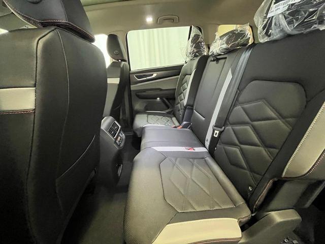 Photo of 2025 Avocado Green Pearl Volkswagen Atlas