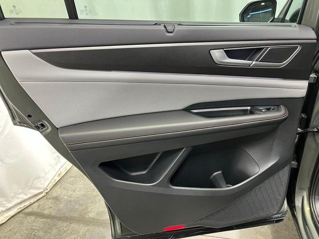 Photo of 2025 Avocado Green Pearl Volkswagen Atlas