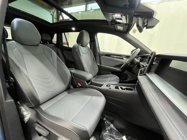 Photo of 2025 Monterey Blue Pearl Volkswagen Tiguan