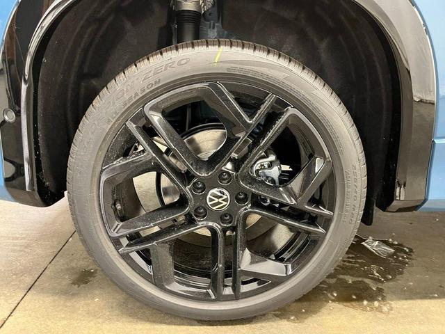 Photo of 2025 Monterey Blue Pearl Volkswagen Tiguan