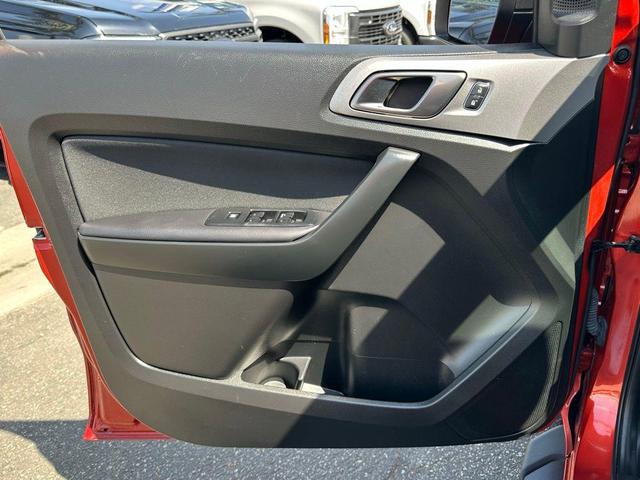 Photo of 2022 Hot Pepper Red Metallic Tinted Clearcoat Ford Ranger