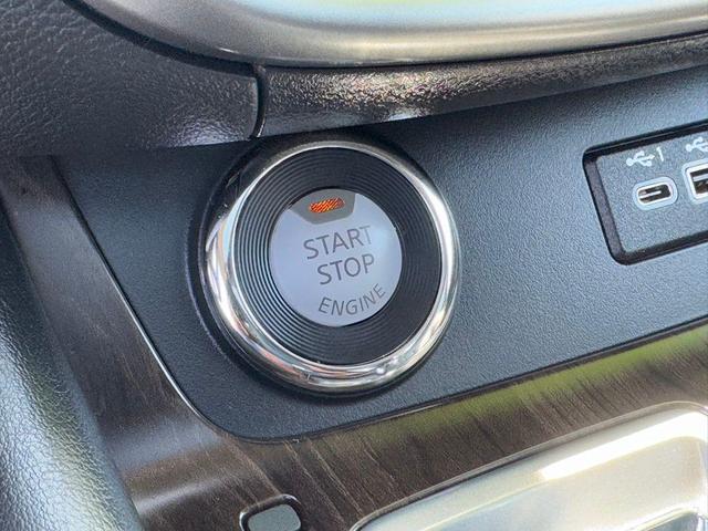 Photo of 2024 Pearl White Nissan Murano