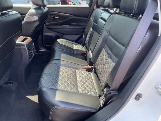 Photo of 2024 Pearl White Nissan Murano