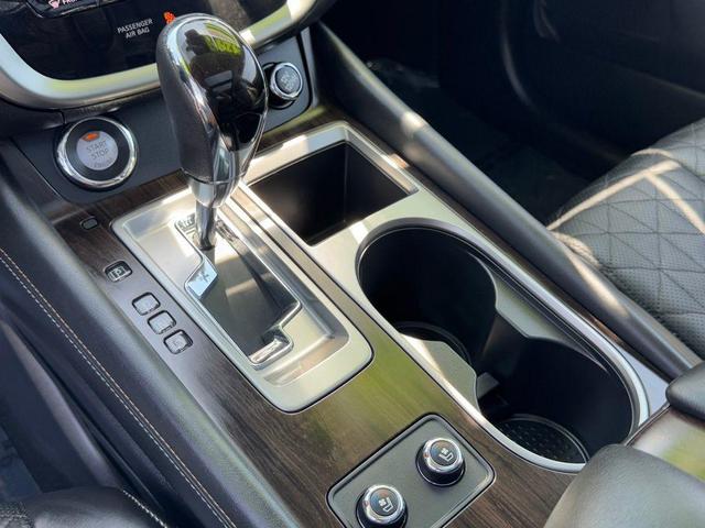 Photo of 2024 Pearl White Nissan Murano