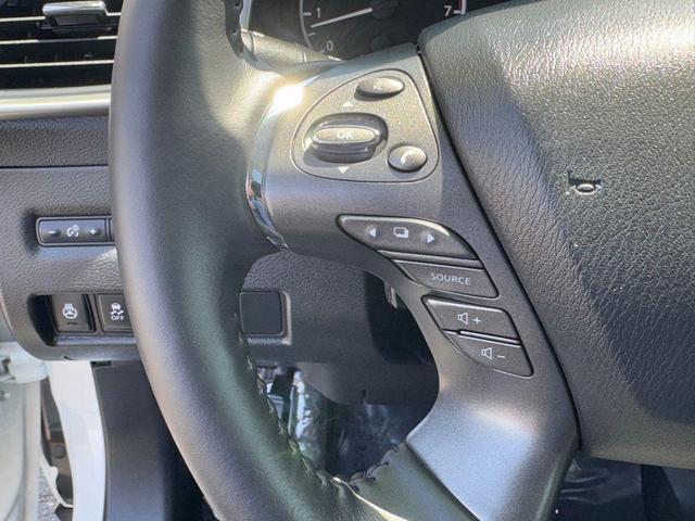 Photo of 2024 Pearl White Nissan Murano