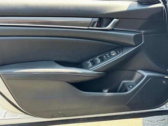 Photo of 2020 Lunar Silver Metallic Honda Accord