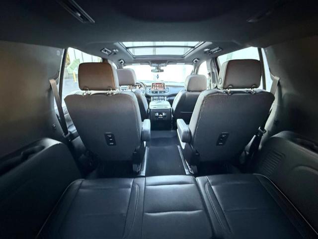Photo of 2022 Blue GMC Yukon XL