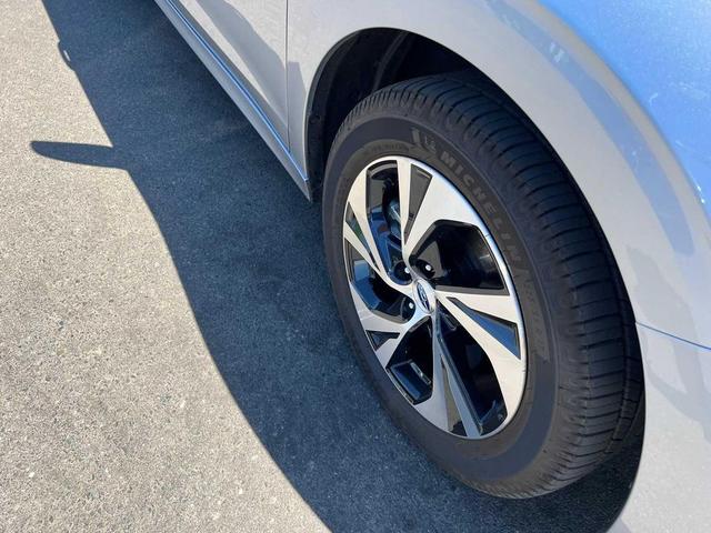 Photo of 2024 Ice Silver Metallic Subaru Legacy