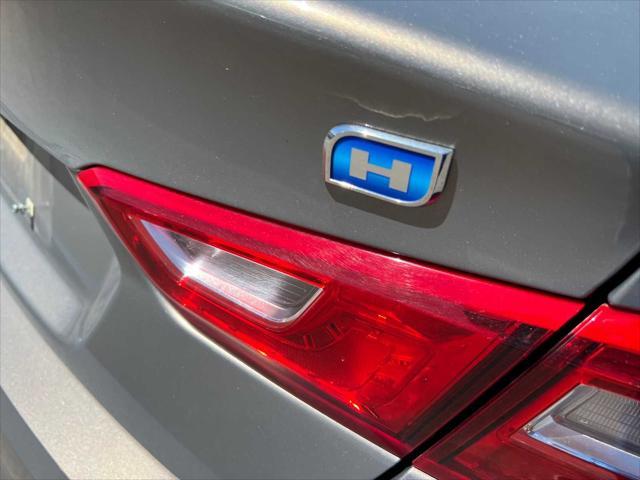 Photo of 2017 Pepperdust Metallic Chevrolet Malibu Hybrid