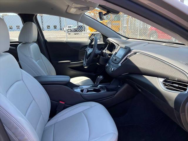 Photo of 2017 Pepperdust Metallic Chevrolet Malibu Hybrid