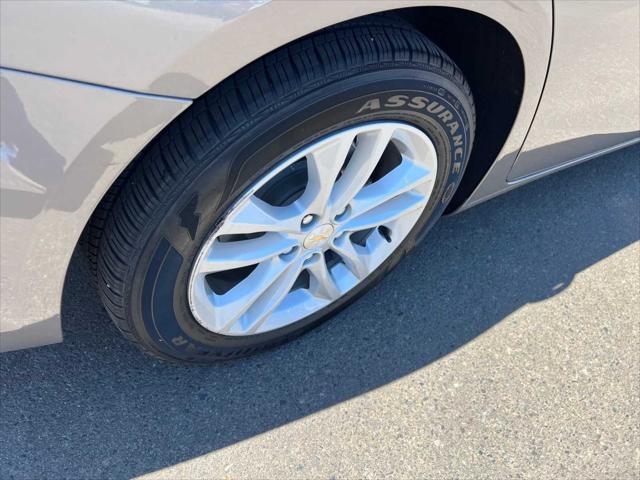 Photo of 2017 Pepperdust Metallic Chevrolet Malibu Hybrid
