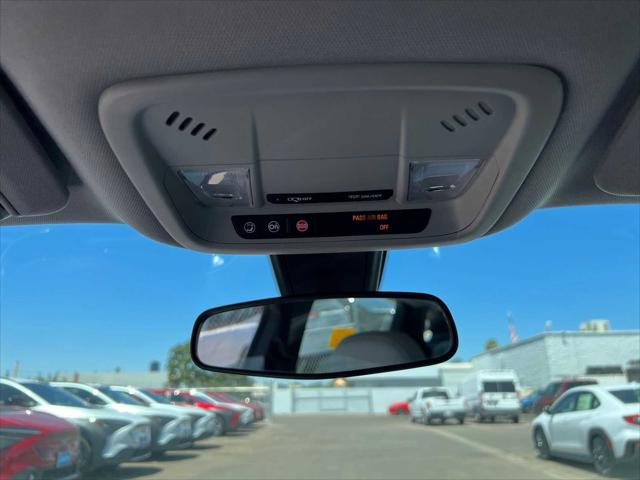 Photo of 2017 Pepperdust Metallic Chevrolet Malibu Hybrid