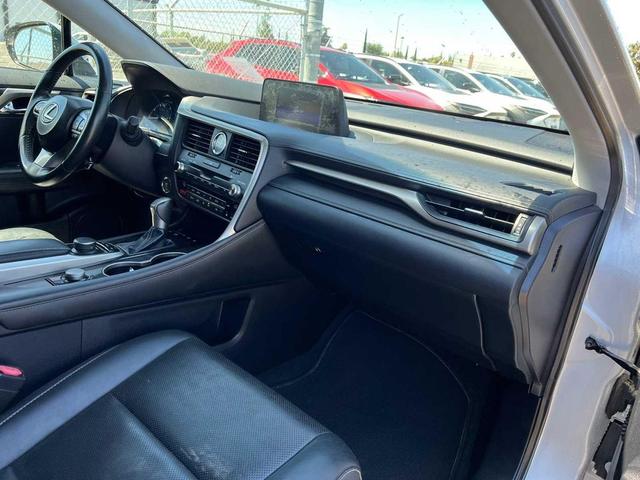 Photo of 2017 Silver Lining Metallic Lexus RX 350