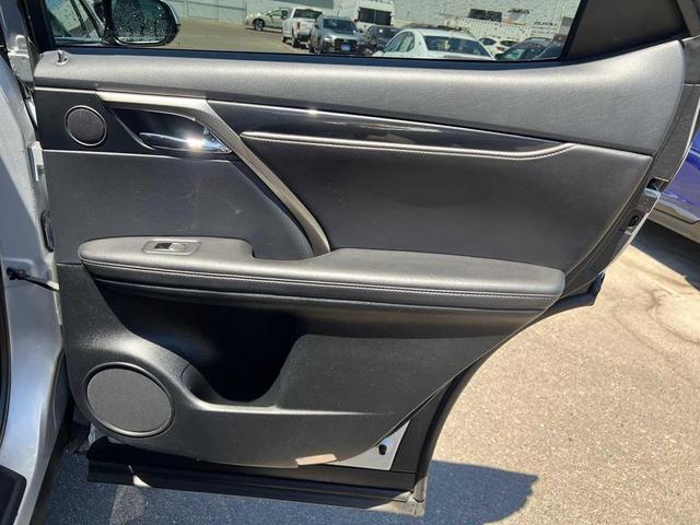 Photo of 2017 Silver Lining Metallic Lexus RX 350