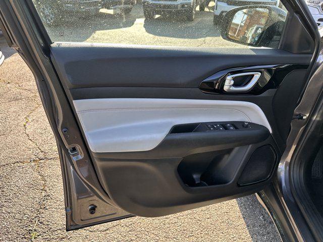 Photo of 2022 Granite Crystal Clearcoat Metallic Jeep Compass