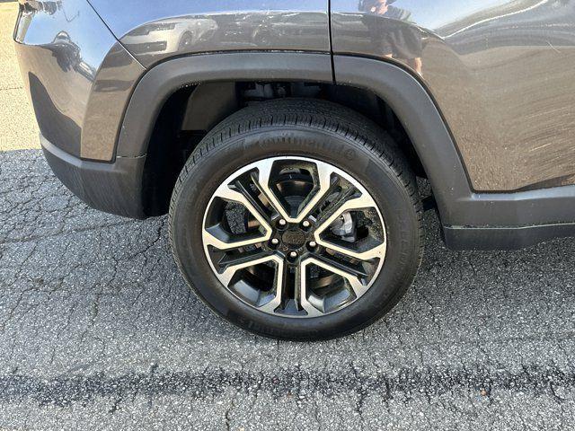Photo of 2022 Granite Crystal Clearcoat Metallic Jeep Compass