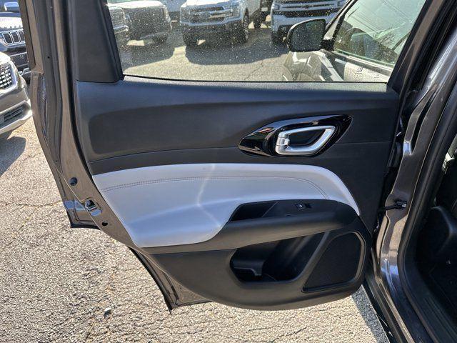 Photo of 2022 Granite Crystal Clearcoat Metallic Jeep Compass