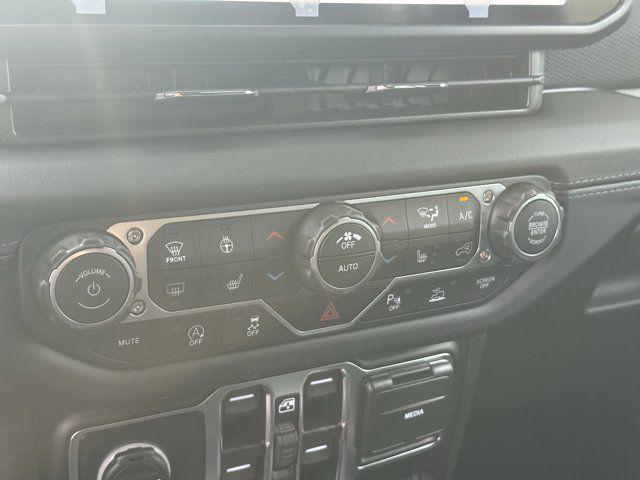 Photo of 2025 Granite Crystal Clearcoat Metallic Jeep Wrangler