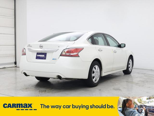 Photo of 2014 White Nissan Altima