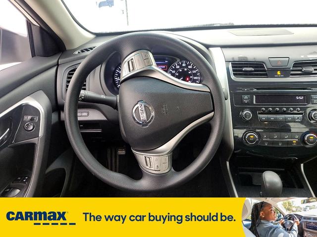 Photo of 2014 White Nissan Altima