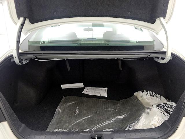 Photo of 2014 White Nissan Altima