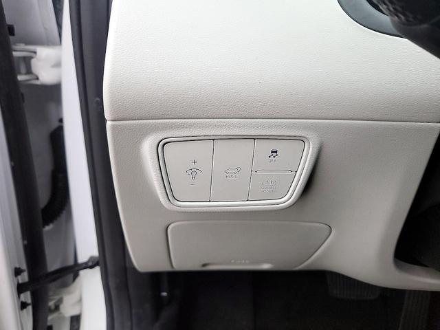Photo of 2022 White Hyundai TUCSON Hybrid