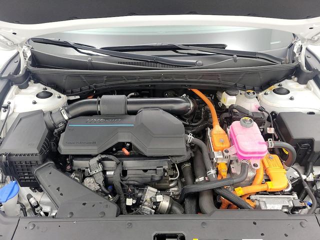 Photo of 2022 White Hyundai TUCSON Hybrid