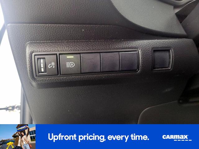 Photo of 2021 White Toyota Corolla