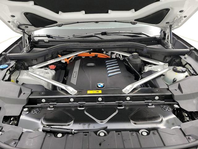 Photo of 2022 White BMW X5 PHEV