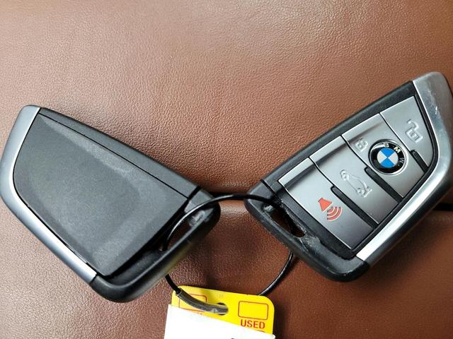 Photo of 2022 White BMW X5 PHEV
