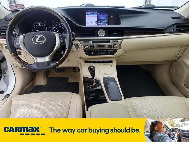 Photo of 2015 White Lexus ES 350