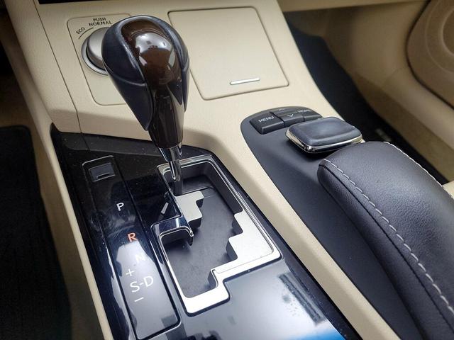 Photo of 2015 White Lexus ES 350