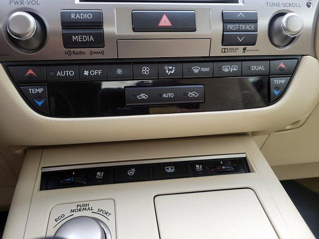 Photo of 2015 White Lexus ES 350