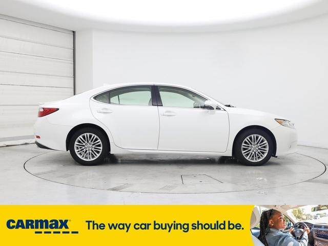 Photo of 2015 White Lexus ES 350