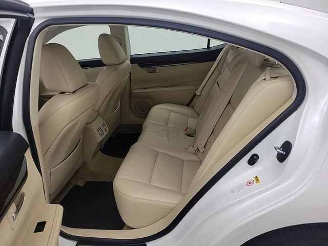 Photo of 2015 White Lexus ES 350