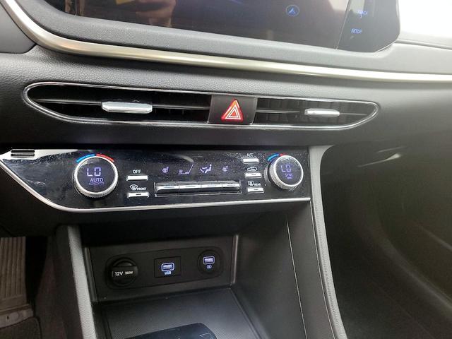 Photo of 2023 Black Hyundai SONATA