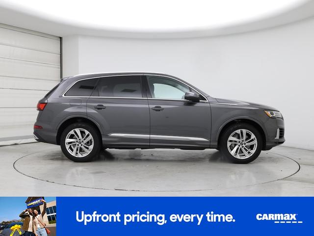 Photo of 2022 Gray Audi Q7