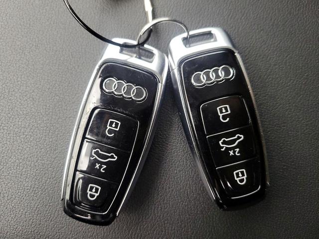 Photo of 2022 Gray Audi Q7