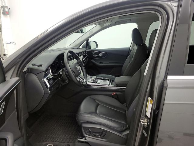 Photo of 2022 Gray Audi Q7