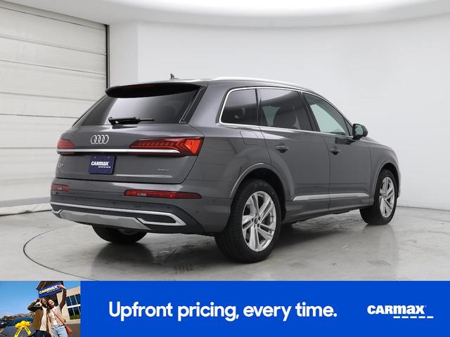 Photo of 2022 Gray Audi Q7