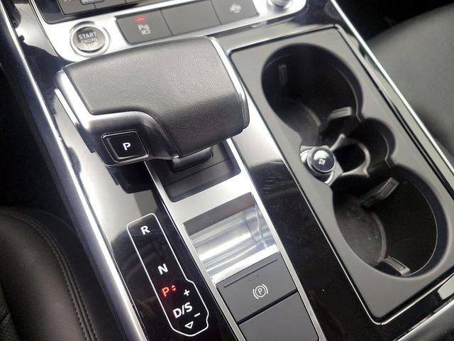 Photo of 2022 Gray Audi Q7