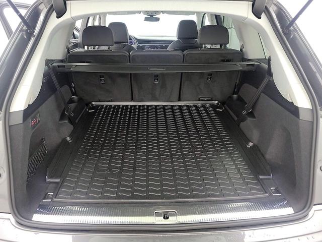 Photo of 2022 Gray Audi Q7