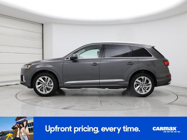 Photo of 2022 Gray Audi Q7