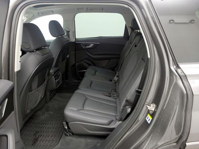 Photo of 2022 Gray Audi Q7