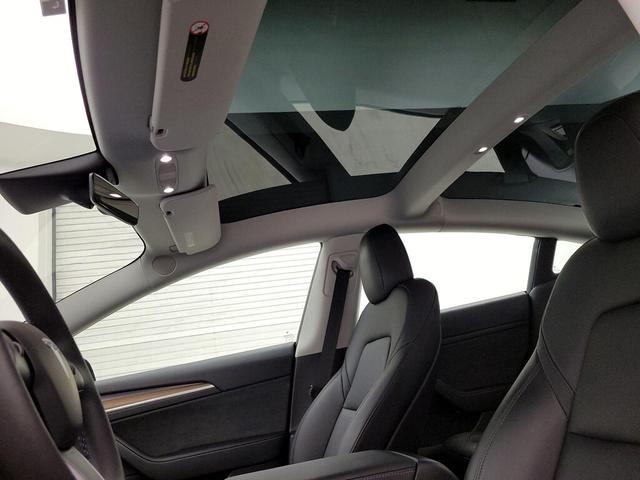 Photo of 2021 Black Tesla Model 3